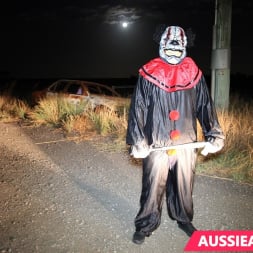 Lulu Reynolds in 'Aussie Ass' Clown Hunting With Lulu Reynolds (Thumbnail 1)