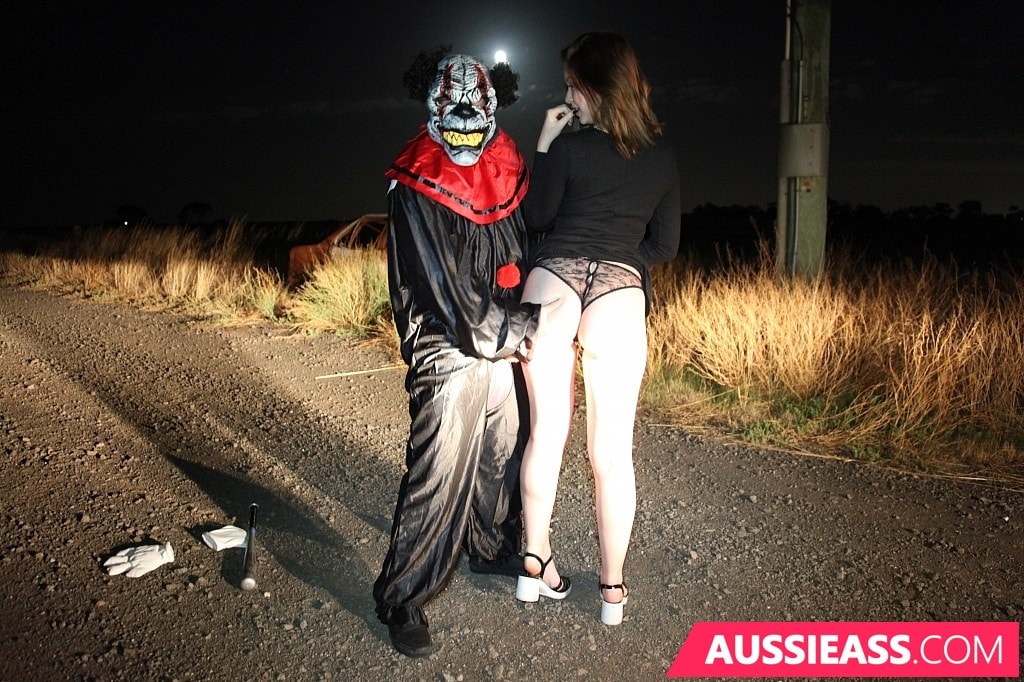Aussie Ass 'Clown Hunting With Lulu Reynolds' starring Lulu Reynolds (Photo 15)