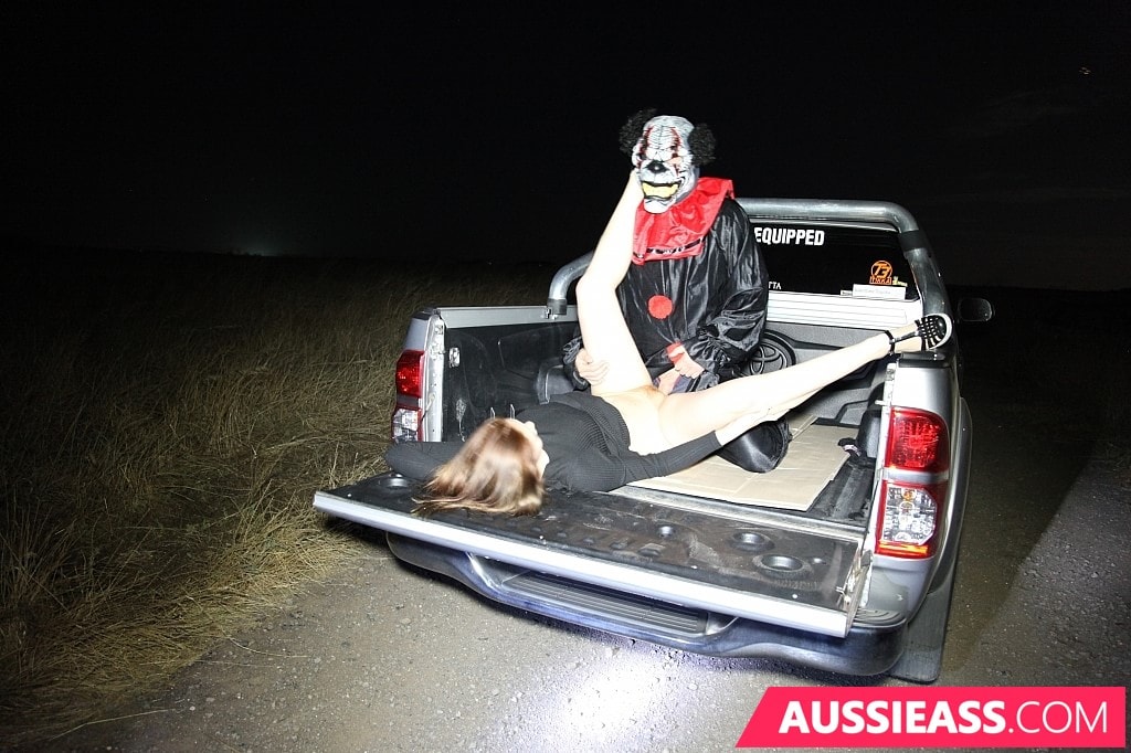 Aussie Ass 'Clown Hunting With Lulu Reynolds' starring Lulu Reynolds (Photo 25)