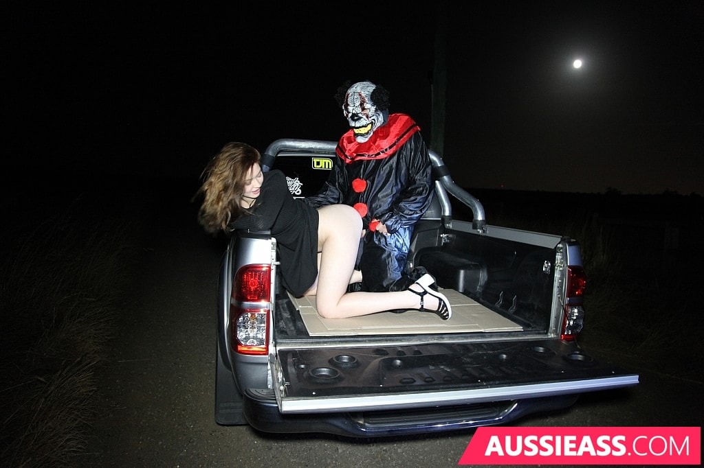 Aussie Ass 'Clown Hunting With Lulu Reynolds' starring Lulu Reynolds (Photo 35)